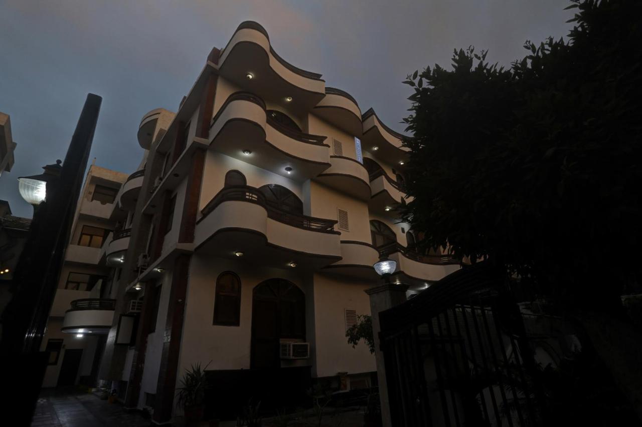 Townhouse The Premier View Near Iskcon Temple Noida Hotel Exterior foto