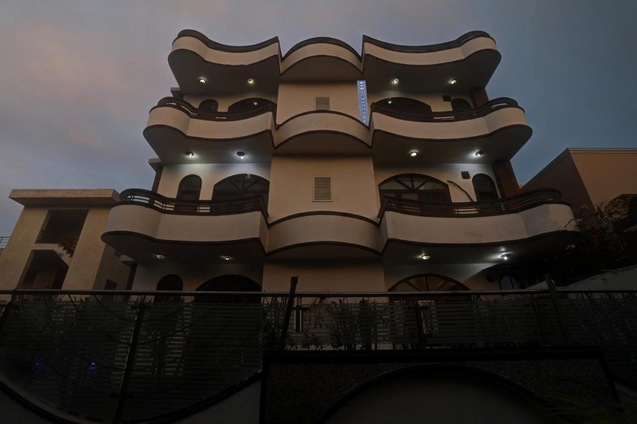 Townhouse The Premier View Near Iskcon Temple Noida Hotel Exterior foto