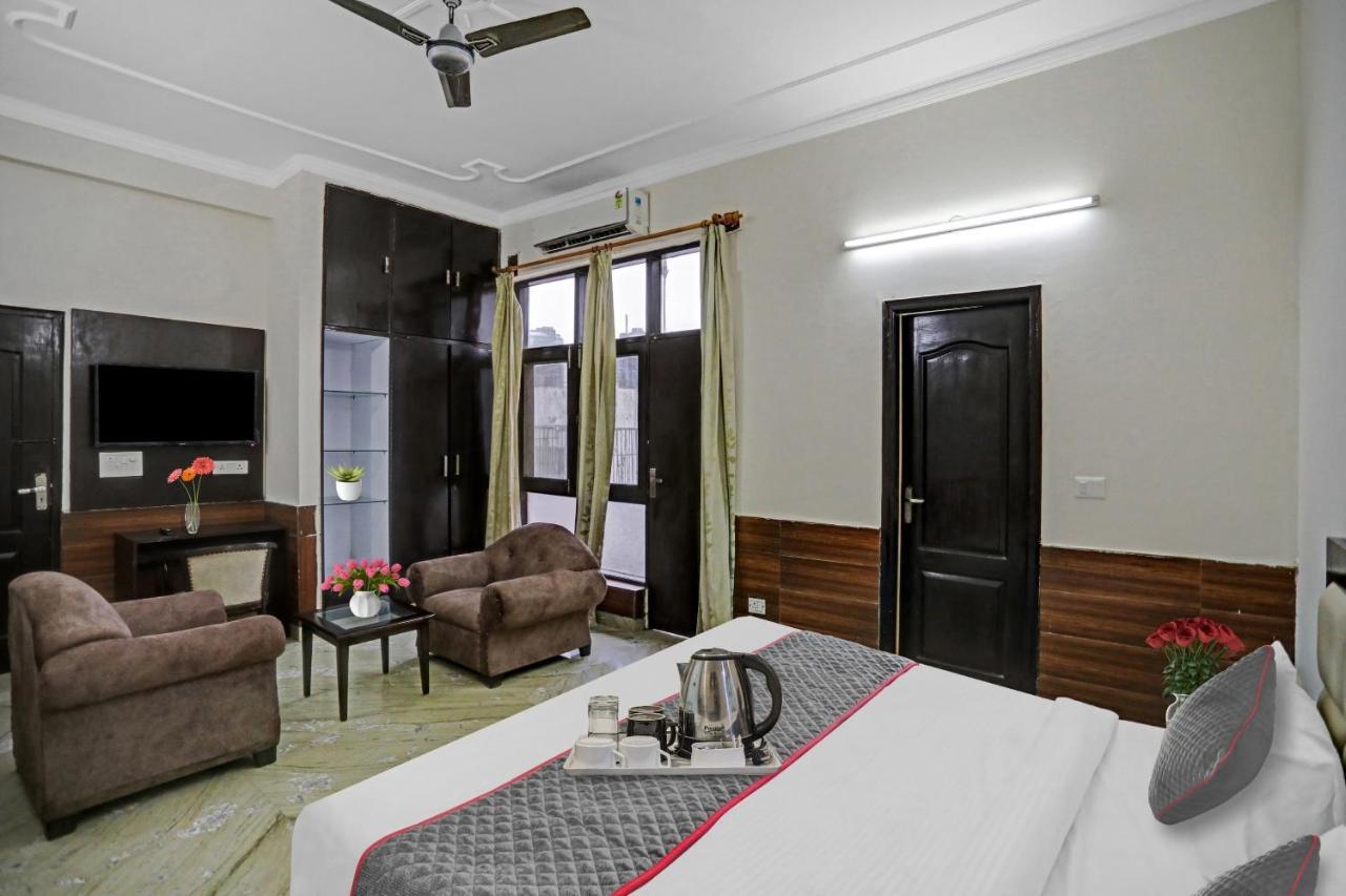 Townhouse The Premier View Near Iskcon Temple Noida Hotel Exterior foto