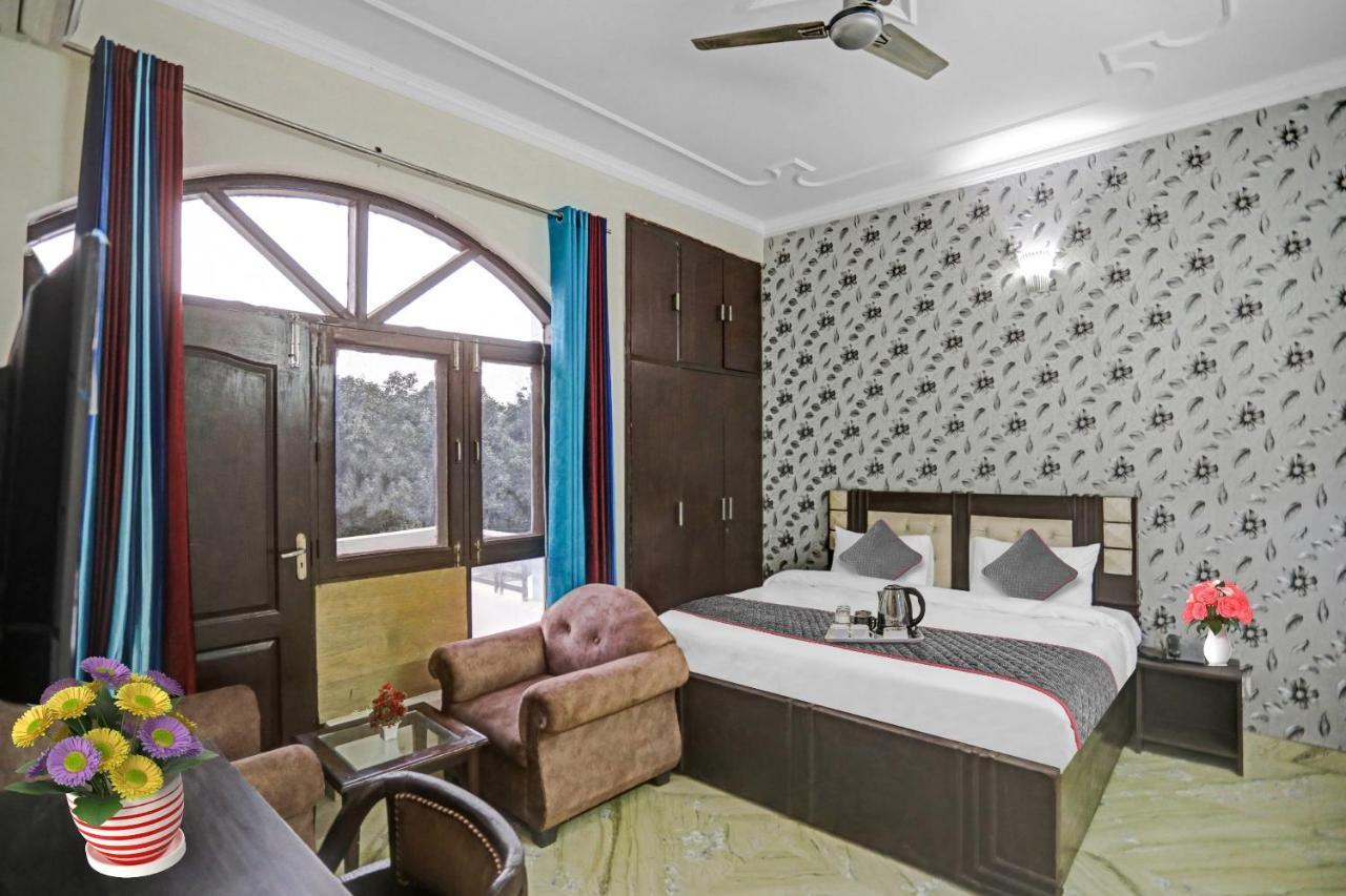 Townhouse The Premier View Near Iskcon Temple Noida Hotel Exterior foto