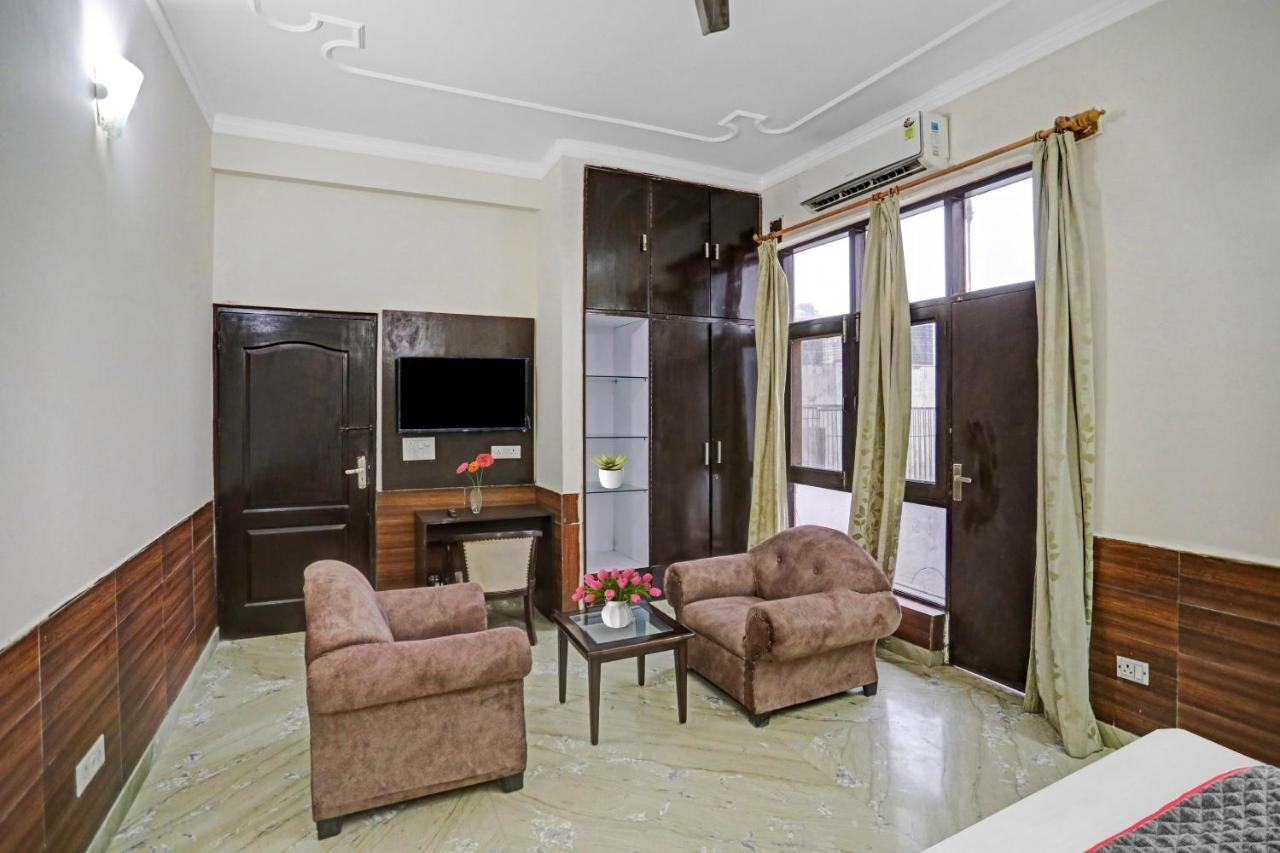 Townhouse The Premier View Near Iskcon Temple Noida Hotel Exterior foto