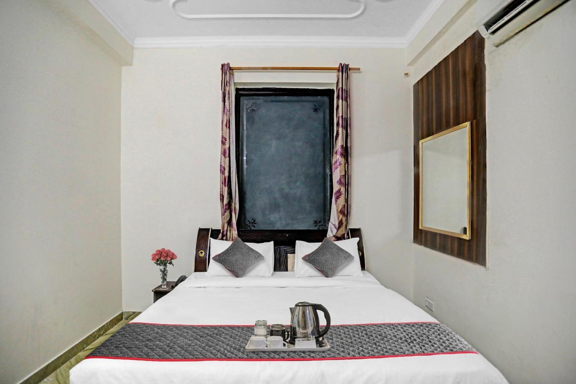 Townhouse The Premier View Near Iskcon Temple Noida Hotel Exterior foto