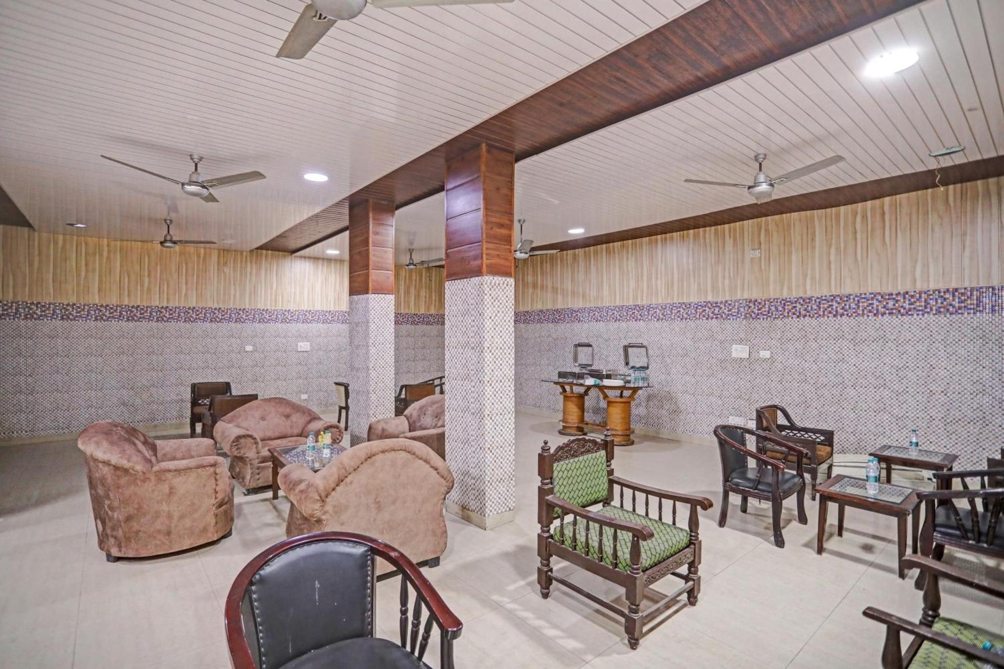 Townhouse The Premier View Near Iskcon Temple Noida Hotel Exterior foto