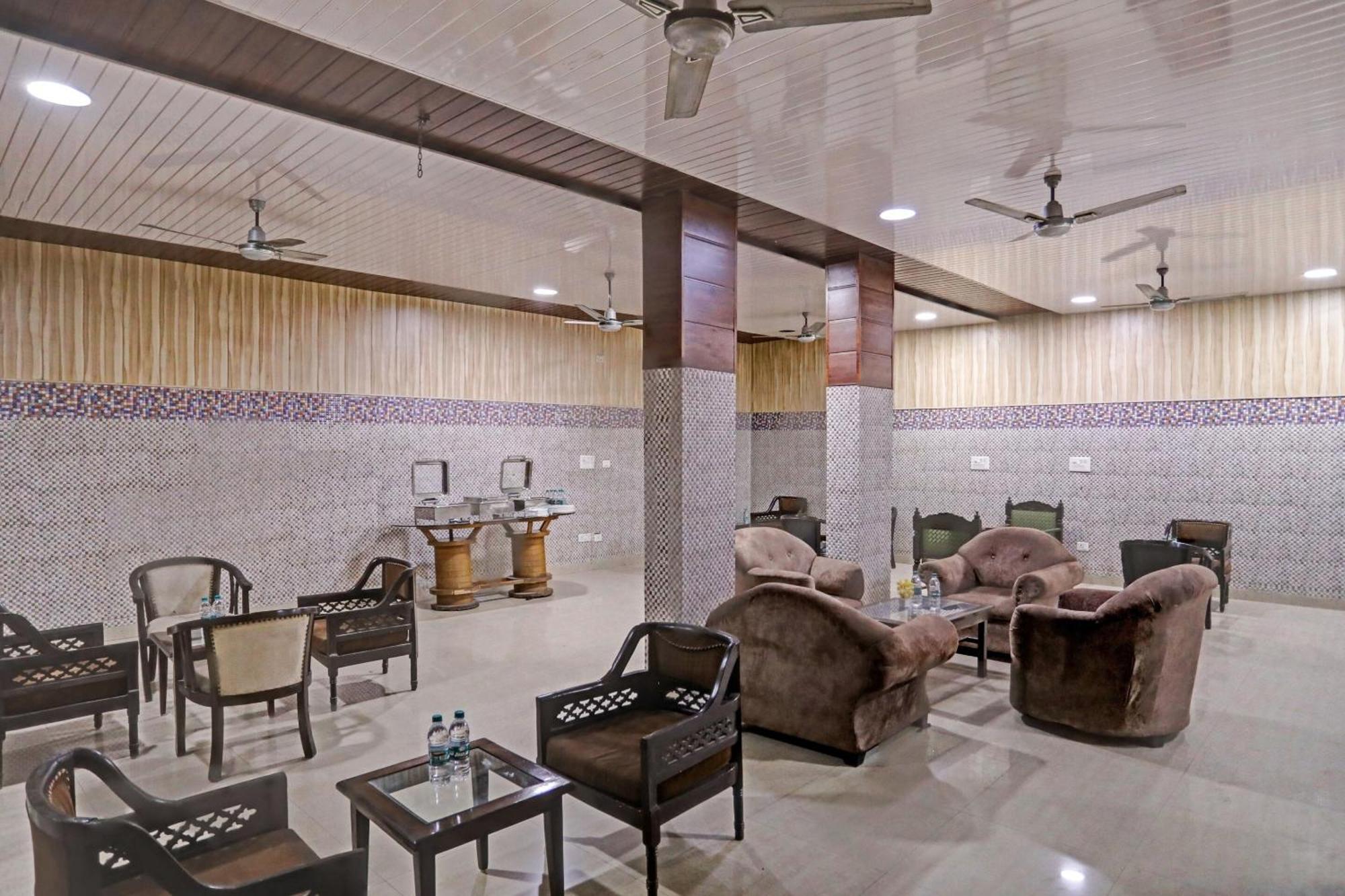 Townhouse The Premier View Near Iskcon Temple Noida Hotel Exterior foto